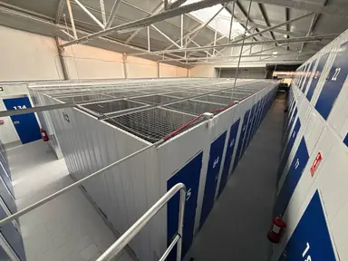 Zona de carga y descarga de trasteros en Torrejón de Ardoz